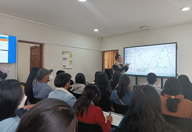 Alumnos de UNDAC-Pasco, realizan visita guiada a Sala de Monitoreo Hídrico del Consejo de Recursos Hídricos de Cuenca Interregional Mantaro